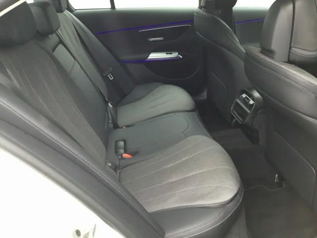 Mercedes-Benz E 200 Sedan