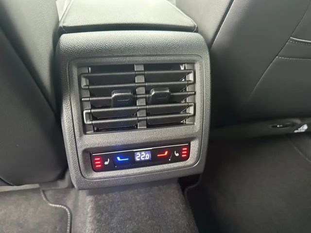 Volkswagen Golf DSG Golf VIII R-Line Style