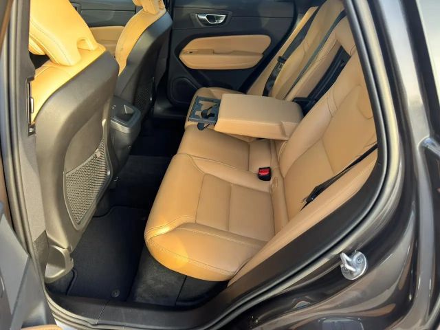 Volvo XC60 AWD Dark Plus