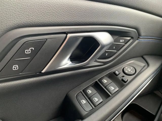 BMW 330 330i M-Sport Sedan xDrive