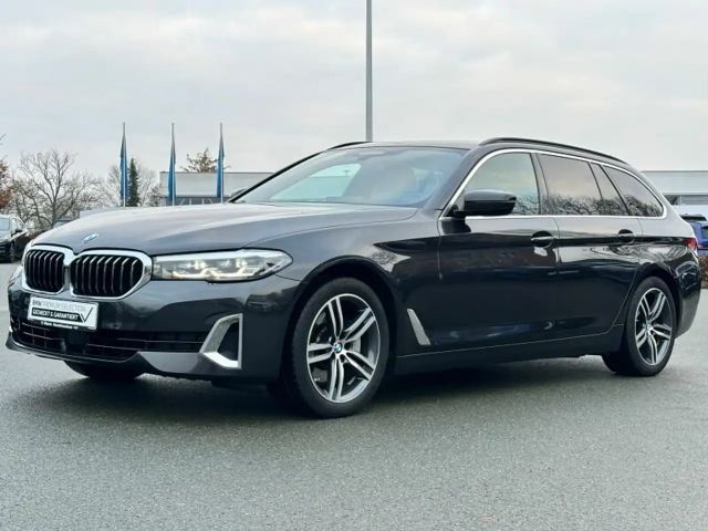 BMW 530 530i Luxury Line Touring xDrive