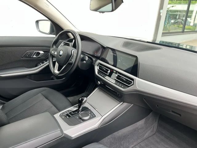 BMW 330 330i Advantage pakket Touring xDrive
