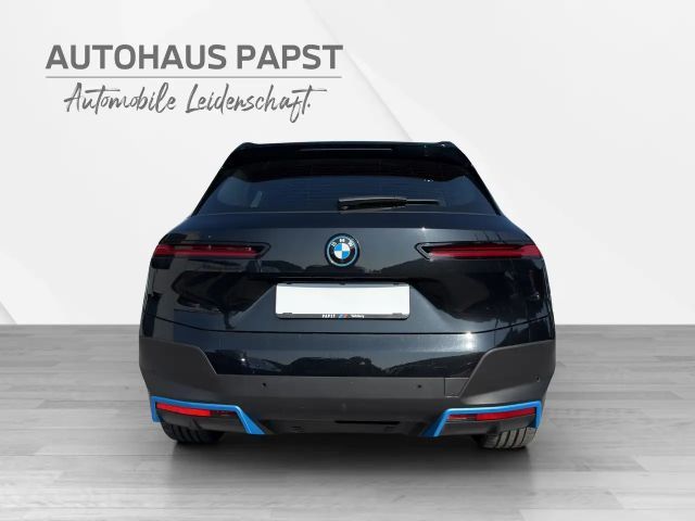 BMW iX *** LUFTFEDERUNG ** INTEGRAL AKLTIVLENKUNG / LASER