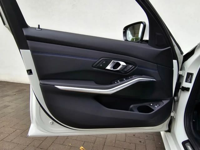 BMW 330 330e M-Sport Touring