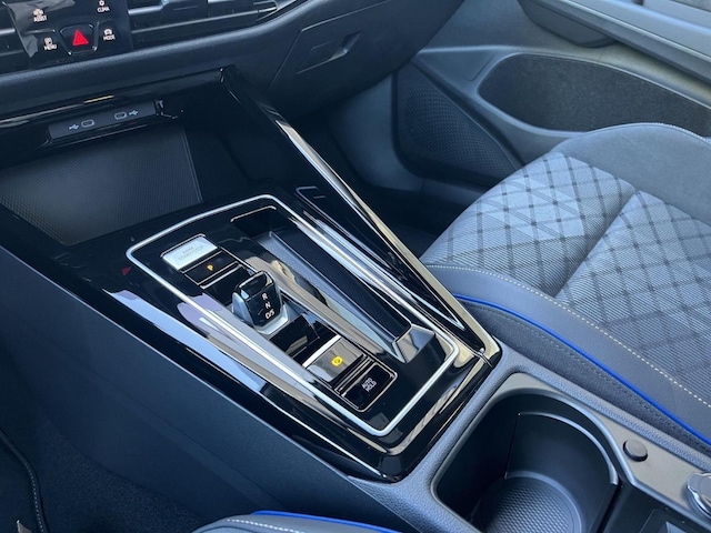 Volkswagen Golf 1.5 eTSI DSG IQ.Drive R-Line