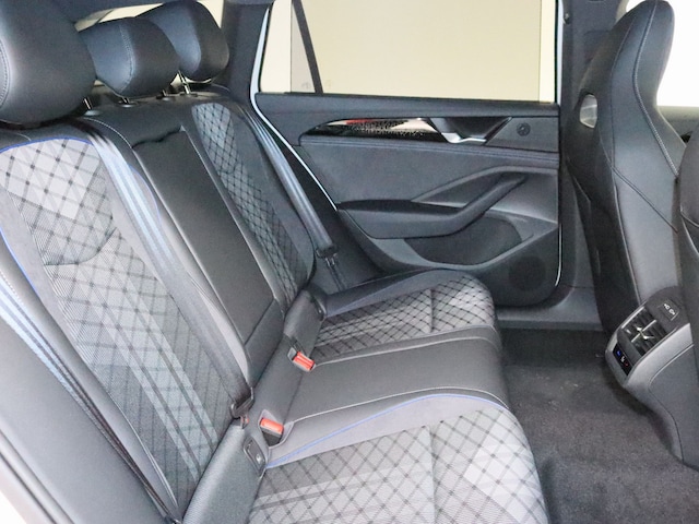 Volkswagen Passat R-Line eHybrid