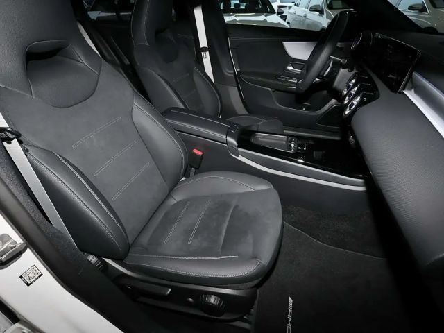 Mercedes-Benz CLA 200 AMG Line