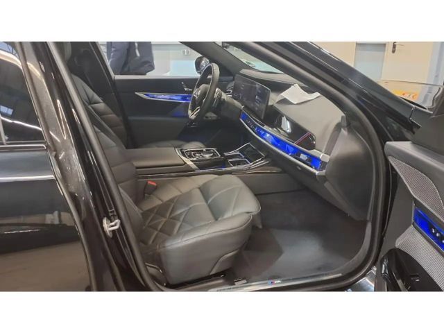 BMW 740 740d M-Sport Sedan xDrive