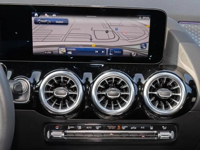 Mercedes-Benz GLA 180 Pano STH W-Paket KeyLess ParkAss. LED