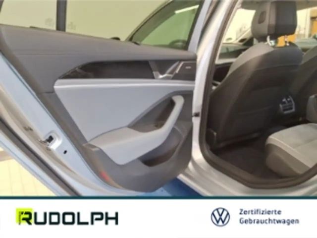 Volkswagen Passat 1.5 eTSI Business DSG