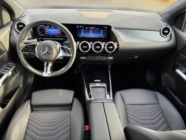 Mercedes-Benz B 180 Progressive Sedan