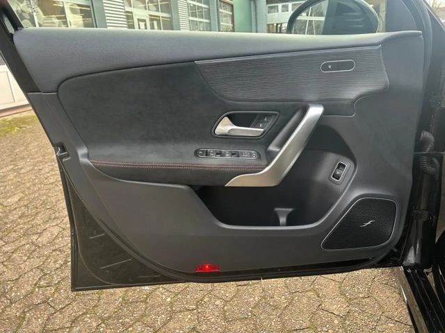 Mercedes-Benz A 220 A 220 d AMG Line