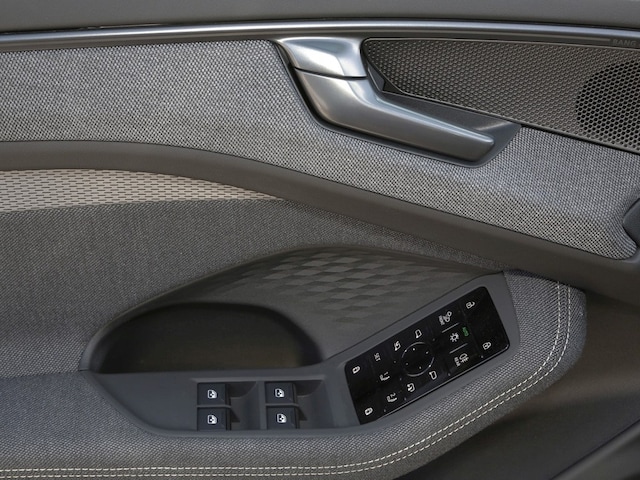 Audi A6 Avant Quattro S-Tronic