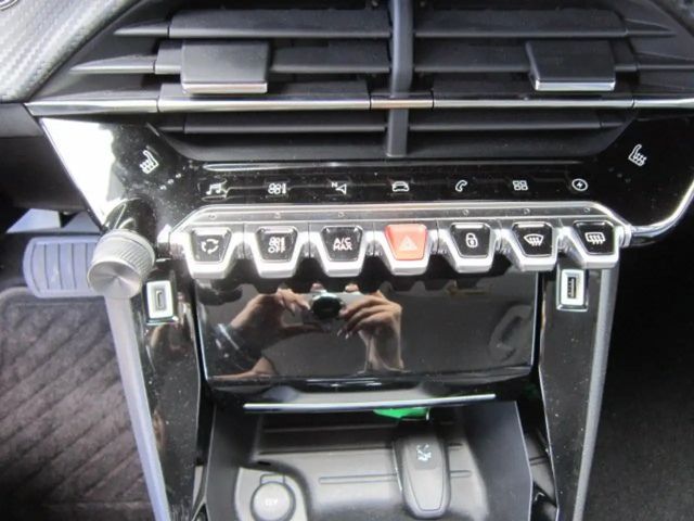 Peugeot E-2008 Allure Pack