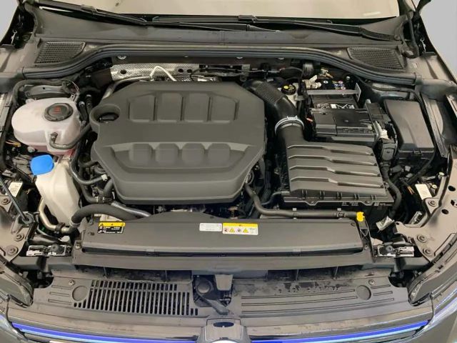 Volkswagen Golf *FACELIFT*AKRAPOVIC*ACC*DCC*NAVI*270*HUD*