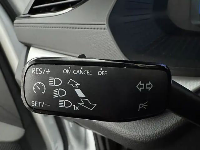 Skoda Octavia Kombi 2,0TDI *LED*AHK*Tempomat*Getönte Scheiben...