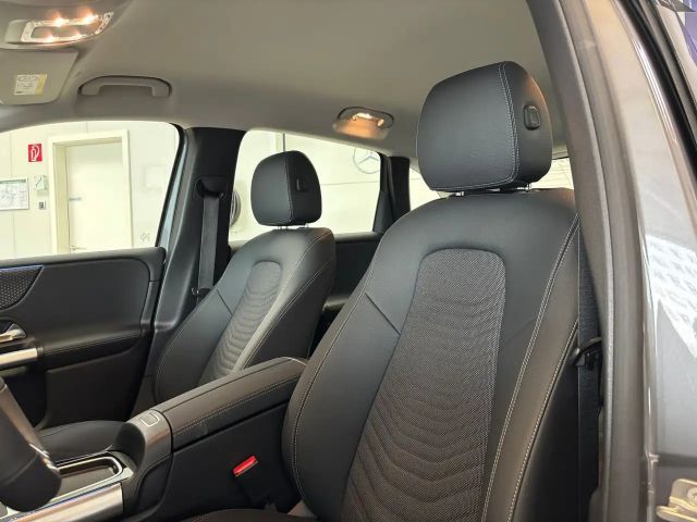 Mercedes-Benz B 200 Progressive Sedan