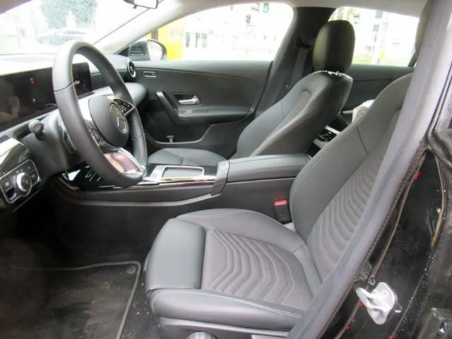 Mercedes-Benz CLA 180 7G-DCT Navi/SHZ/RFK/LED/16Tkm