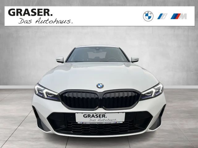 BMW 320 320i M-Sport Sedan