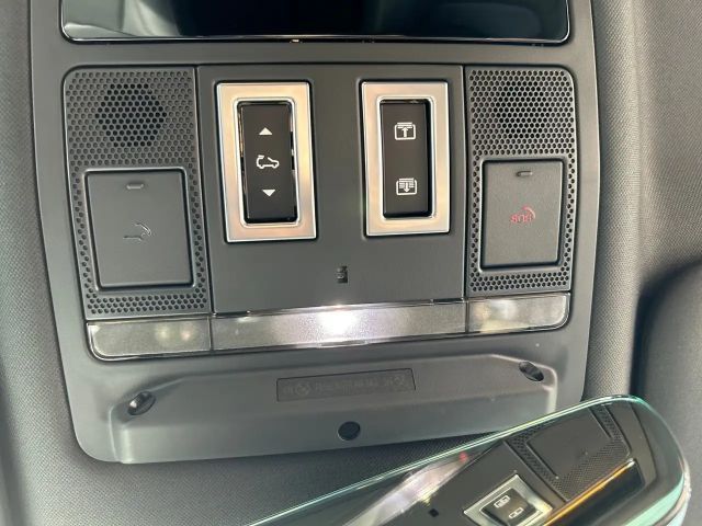 Land Rover Defender AWD D250 SE