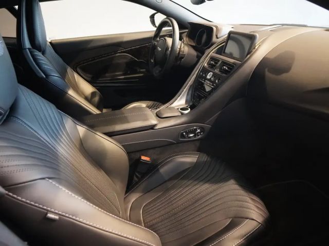 Aston Martin DB11 V8