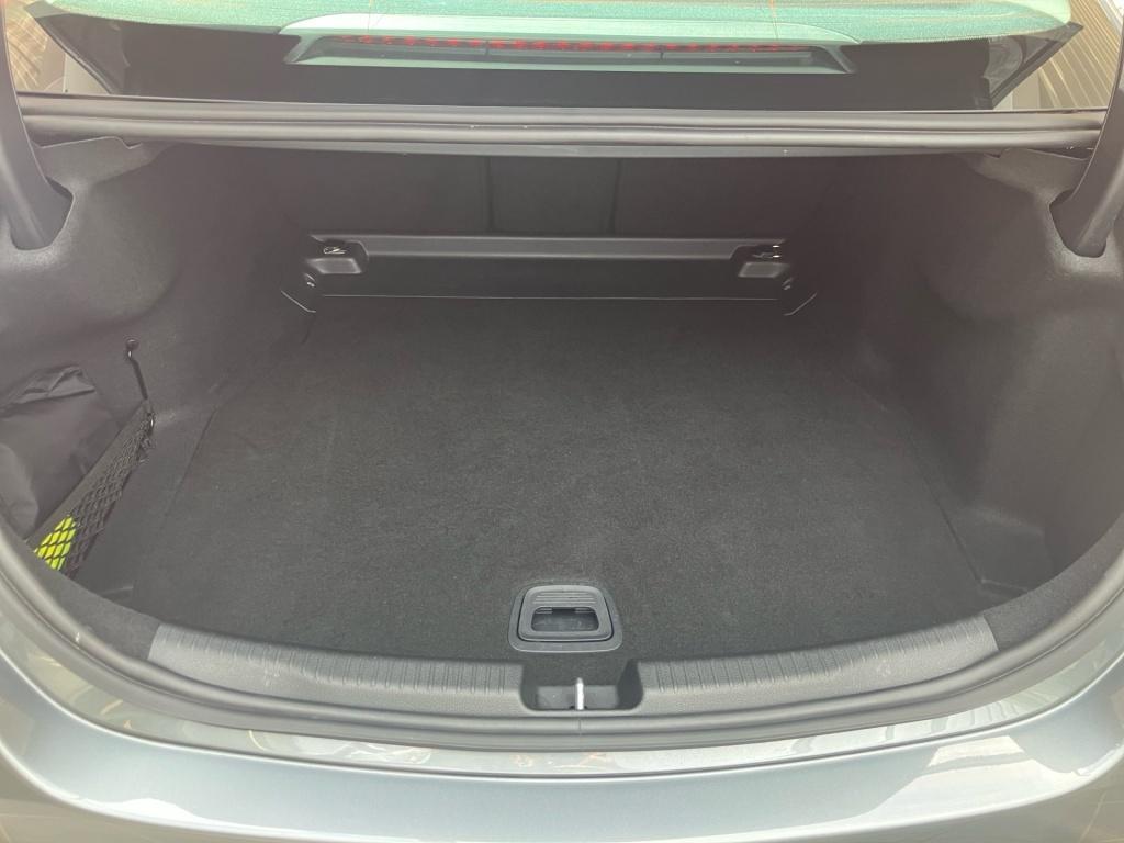 Mercedes-Benz C 180 AVANTGARDE Sedan