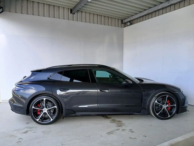 Porsche Taycan 4S Cross Turismo