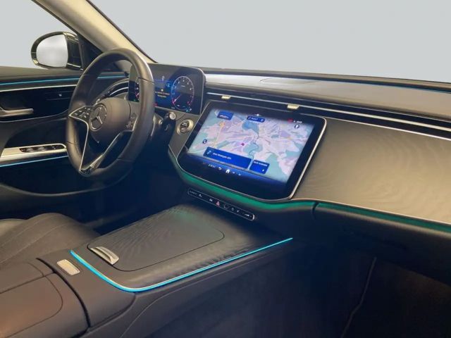 Mercedes-Benz E 200 Sedan