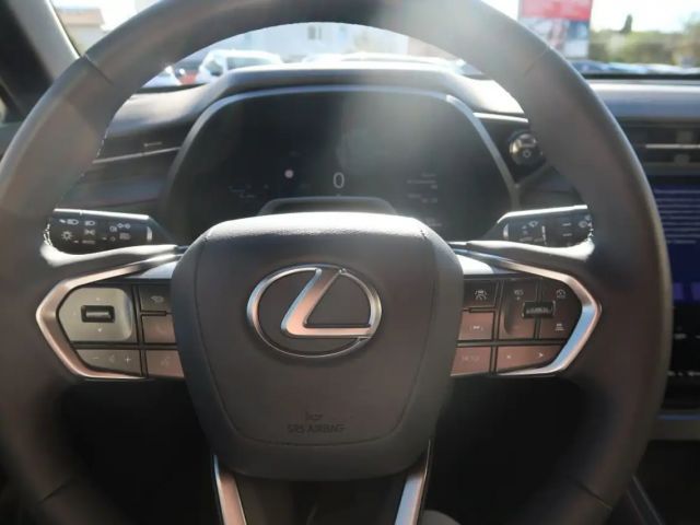 Lexus LBX E-Four Emotion