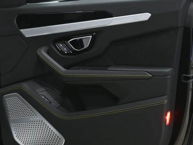 Lamborghini Urus AWD