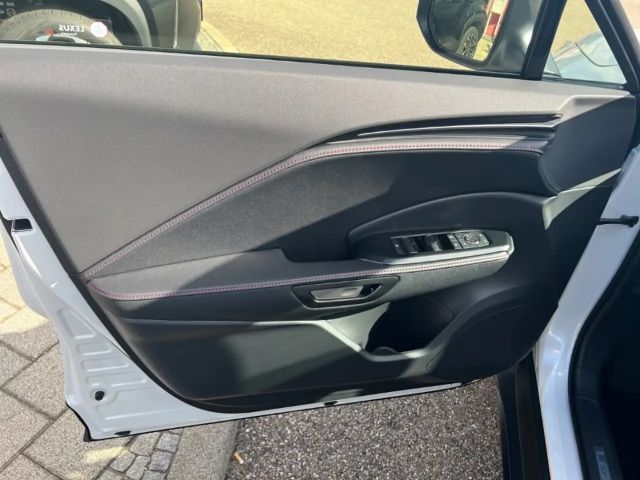 Lexus LBX E-Four Emotion