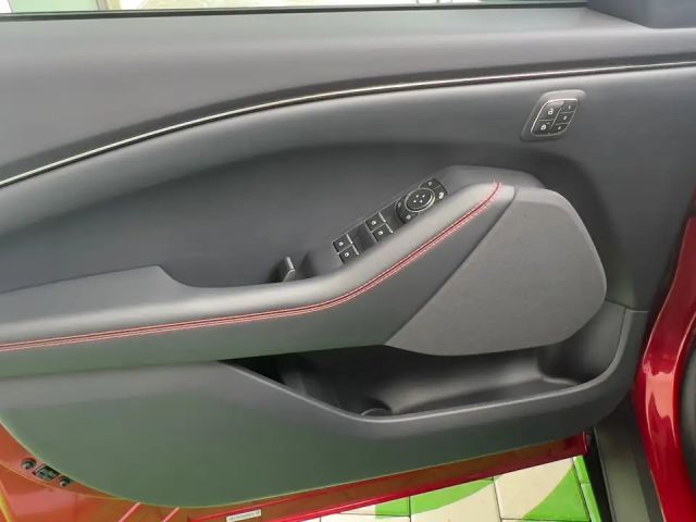 Ford Mustang Mach-E AWD Standard range