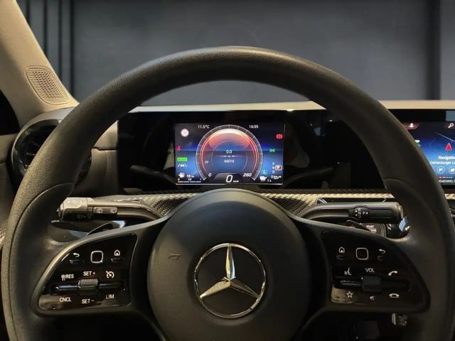 Mercedes-Benz A 250 A 250 e