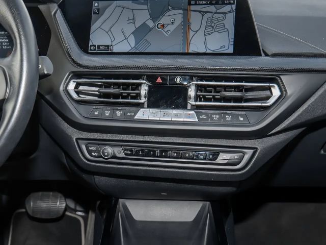 BMW 118 118i 5-deurs Sedan Sport Line