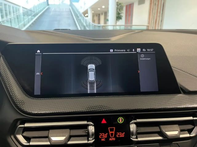 BMW 118 118i 5-deurs Sedan Sport Line