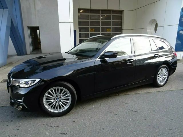 BMW 320 320d Luxury Line Touring xDrive