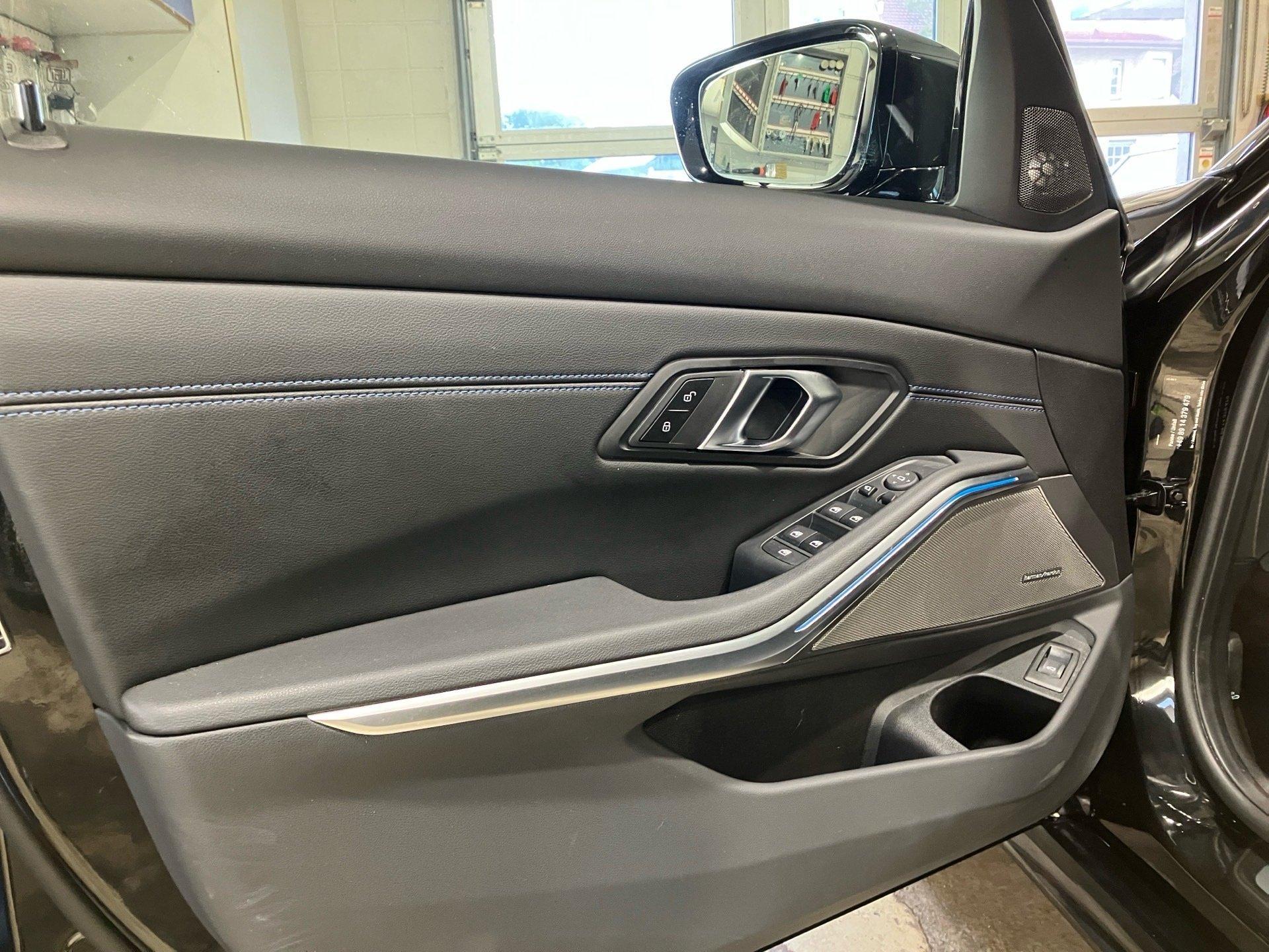 BMW 330 330i Sedan xDrive