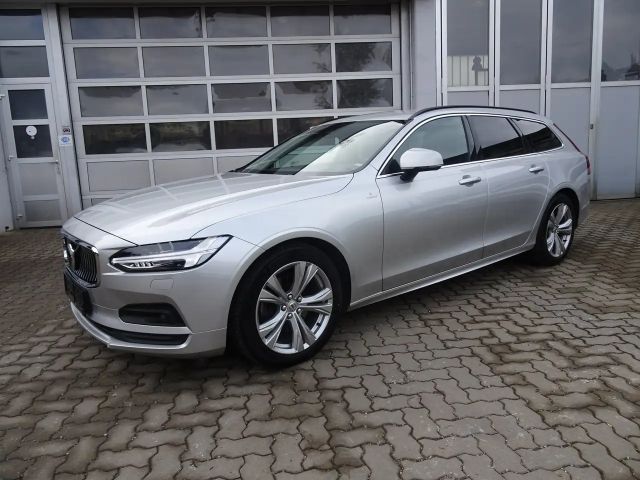 Volvo V90 Momentum