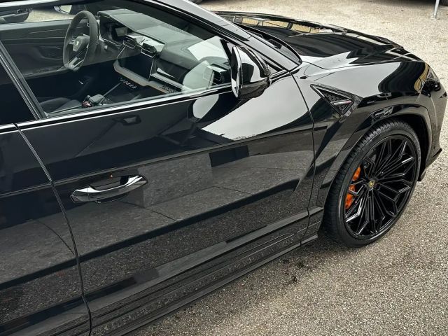 Lamborghini Urus SE *Akrapovic*Carbon-Paket*23"*B&O*Pano*