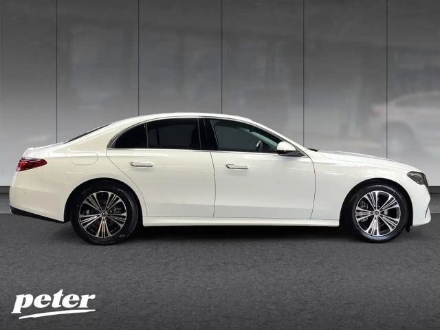 Mercedes-Benz E 200 4MATIC AVANTGARDE Sedan