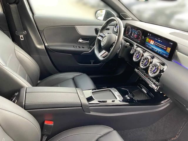 Mercedes-Benz A 220 4MATIC AMG Line Premium