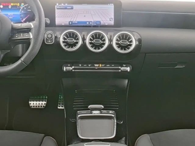 Mercedes-Benz A 200 AMG Line