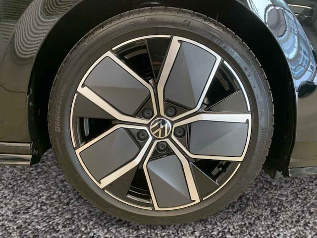 Volkswagen Golf 1.5 eTSI Golf VIII R-Line