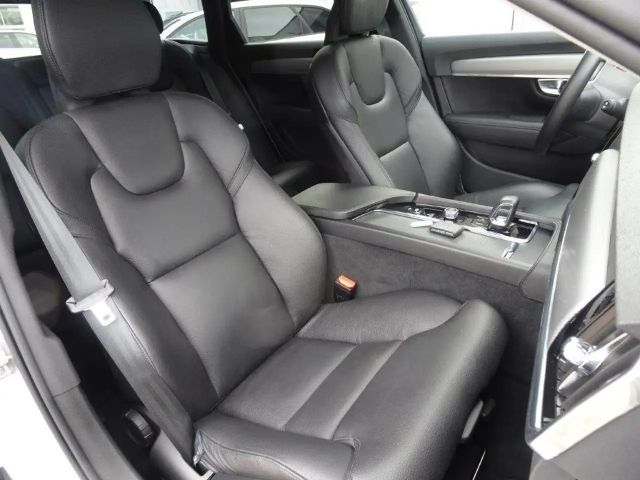 Volvo V90 Momentum