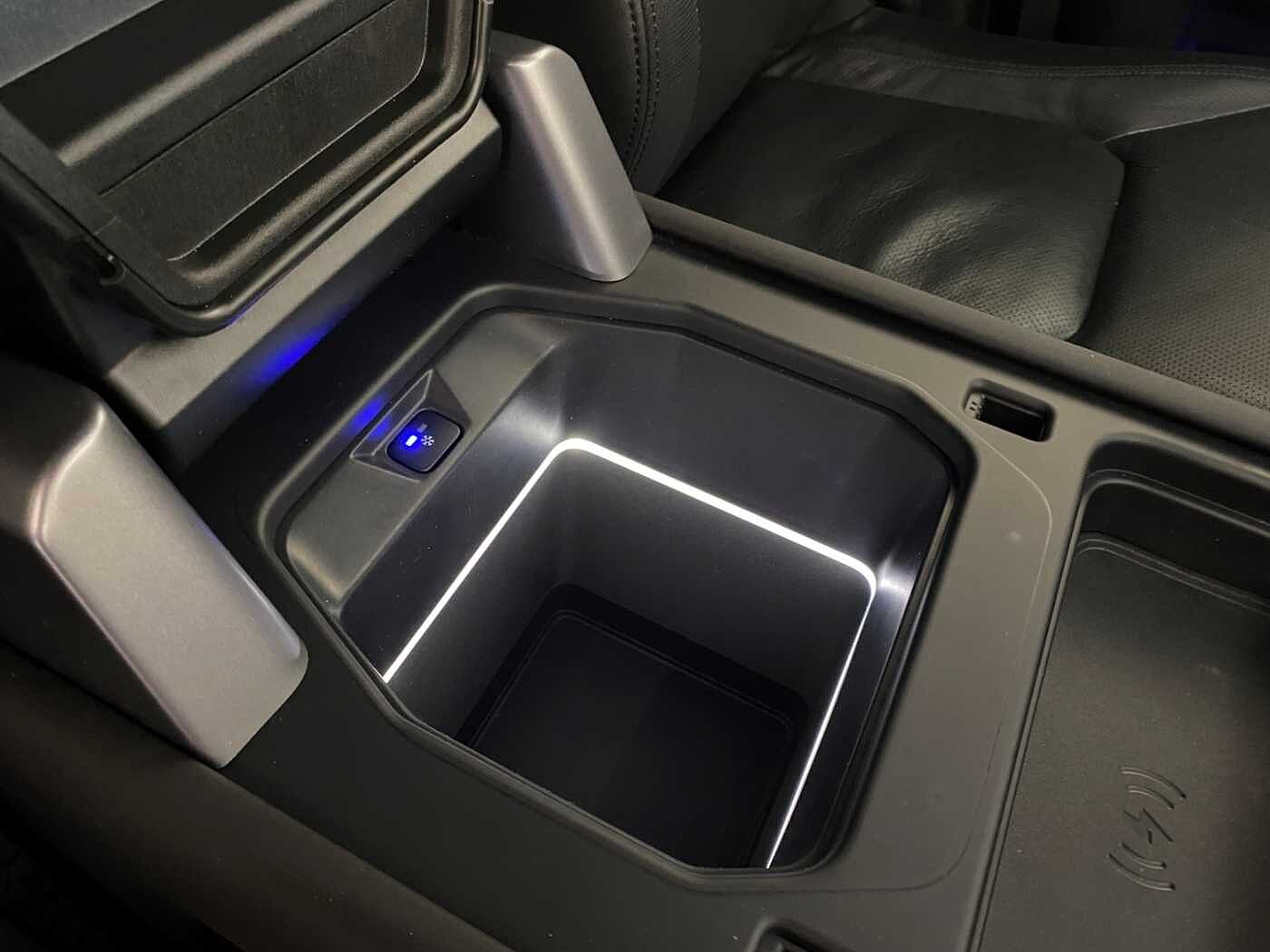 Land Rover Defender 110 Dynamic SE