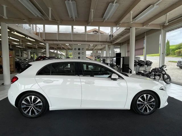 Mercedes-Benz A 180 A 180 d