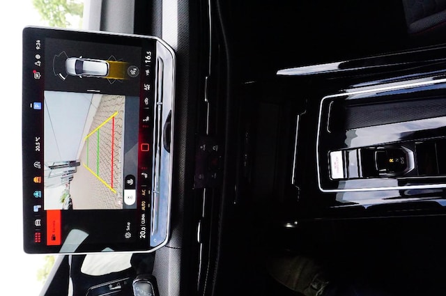 Volkswagen Golf 2.0 TSI DSG