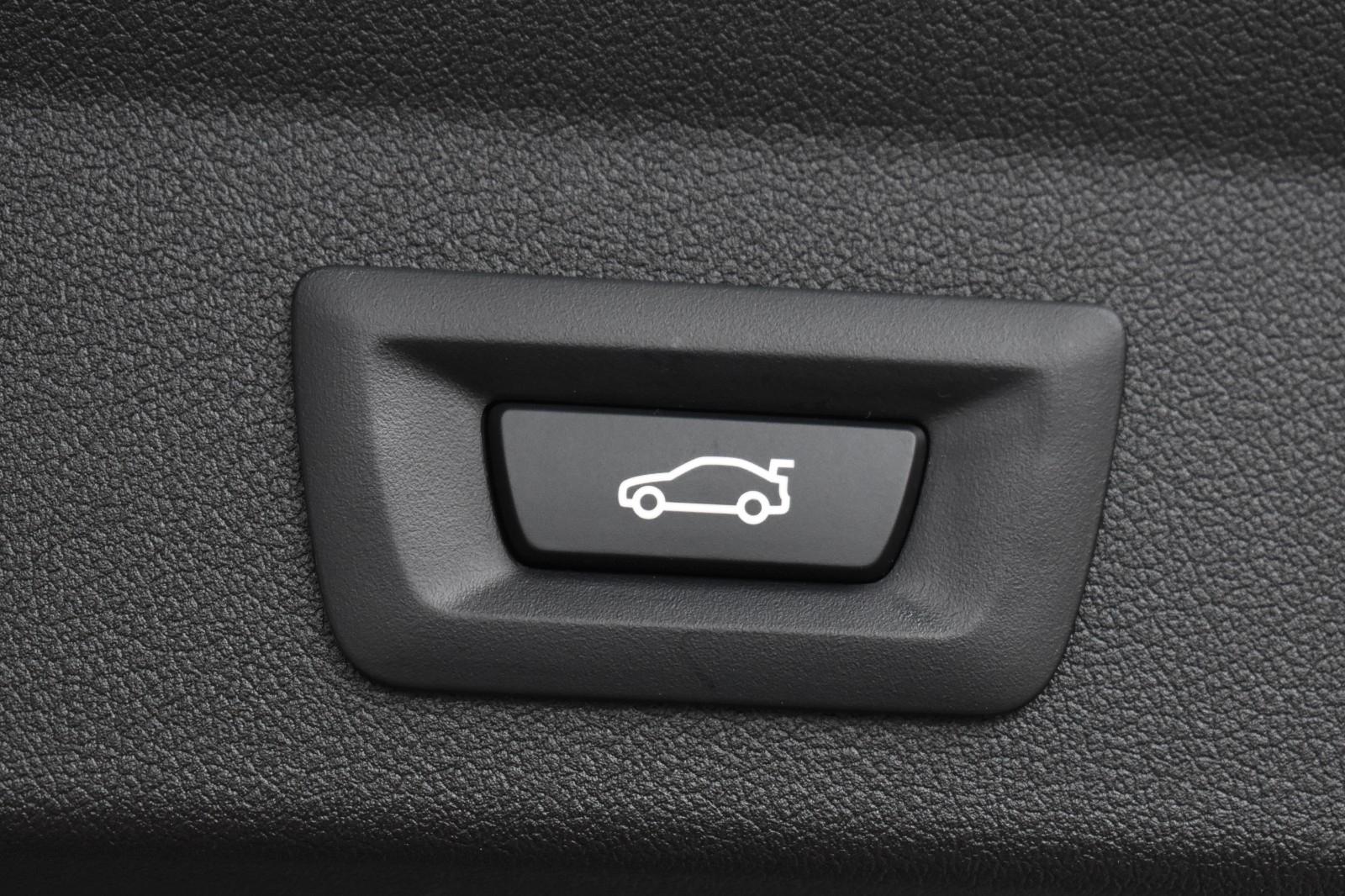 BMW 118 118d Sedan Sport Line