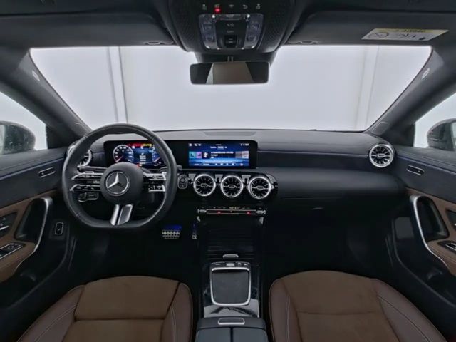 Mercedes-Benz CLA 200 AMG Line Coupé Sedan