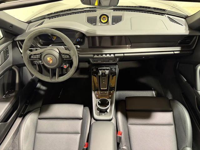 Porsche 992 4 Cabrio GTS Targa